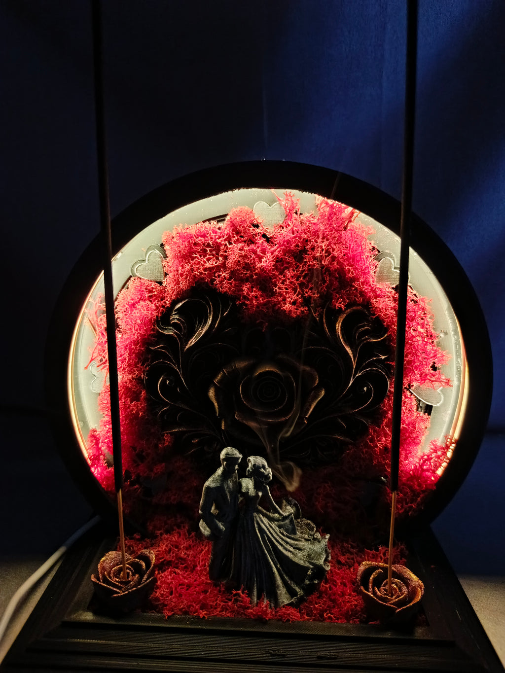 LED Işıklı Geriye Akış ve Çubuk Tütsülük – Sevgililer Günü Özel Aşk Temalı Dekor