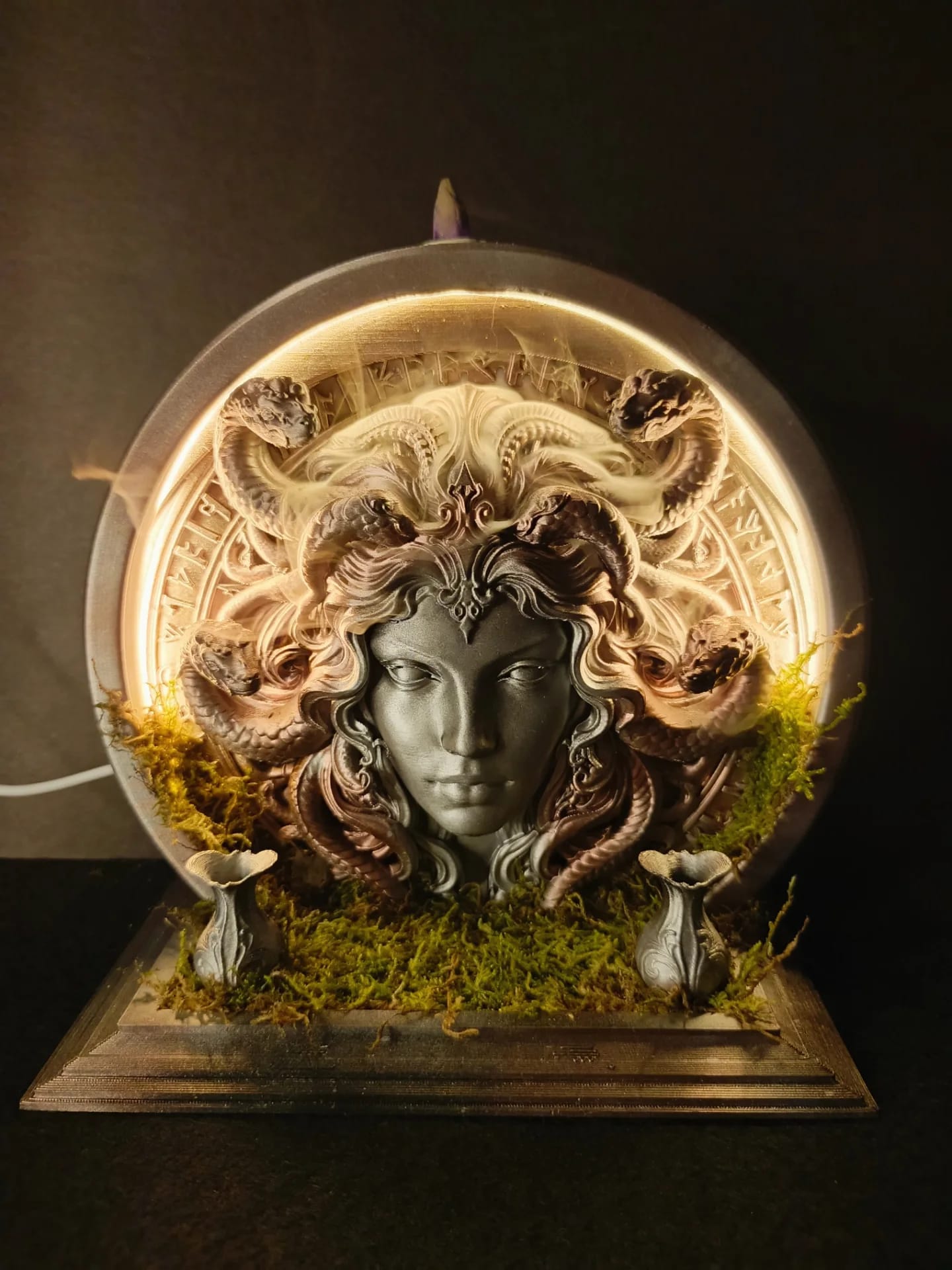Medusa Işıklı Geri Akışlı Tütsülük El Boyaması Ledli Hediyelik Büyük Boy Dekoratif Obje