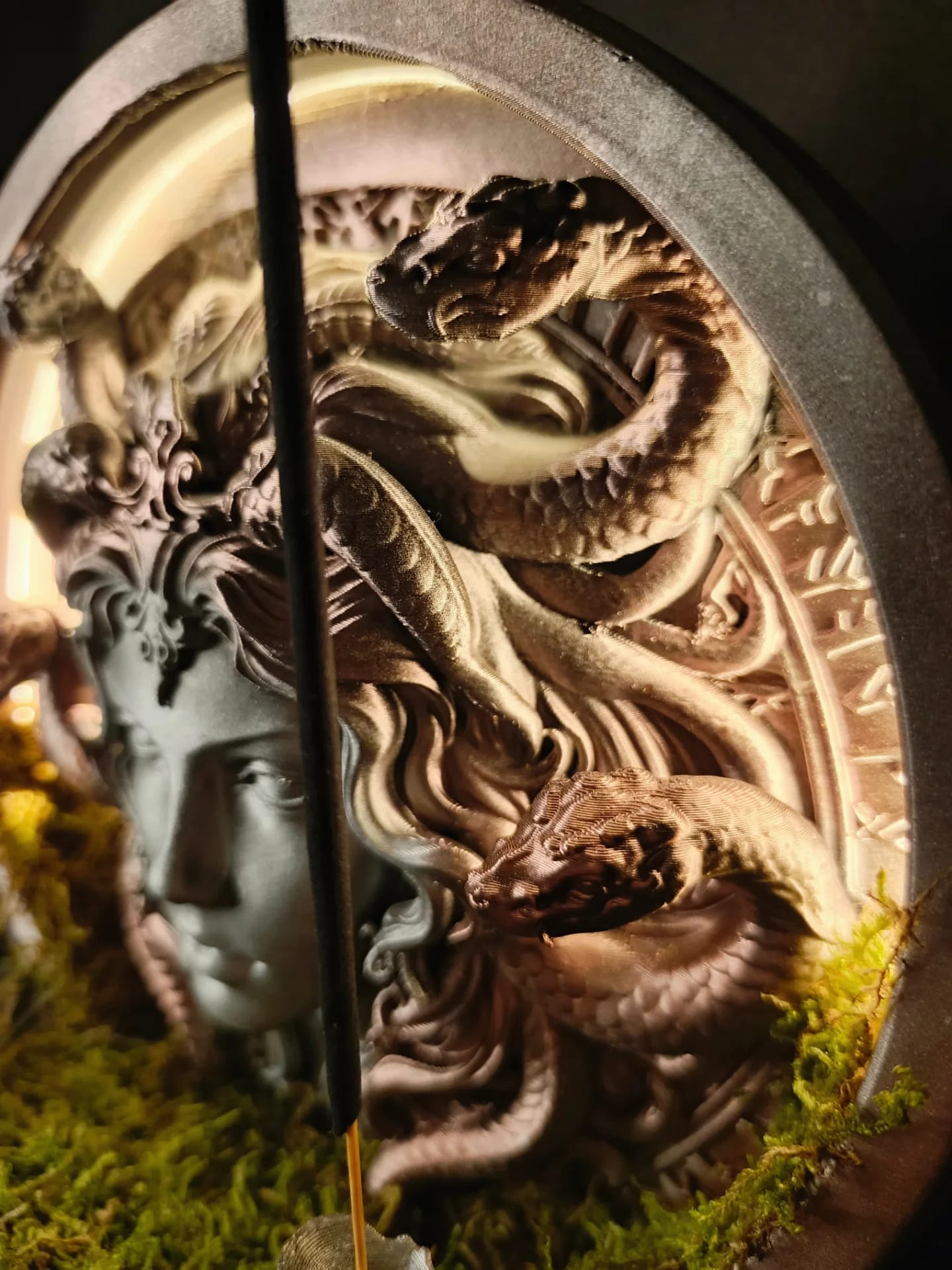 Medusa Işıklı Geri Akışlı Tütsülük El Boyaması Ledli Hediyelik Büyük Boy Dekoratif Obje