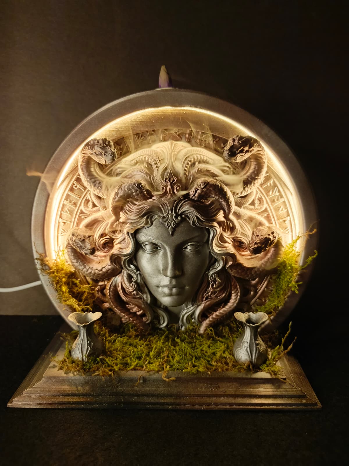 Medusa Işıklı Geri Akışlı Tütsülük El Boyaması Ledli Hediyelik Büyük Boy Dekoratif Obje