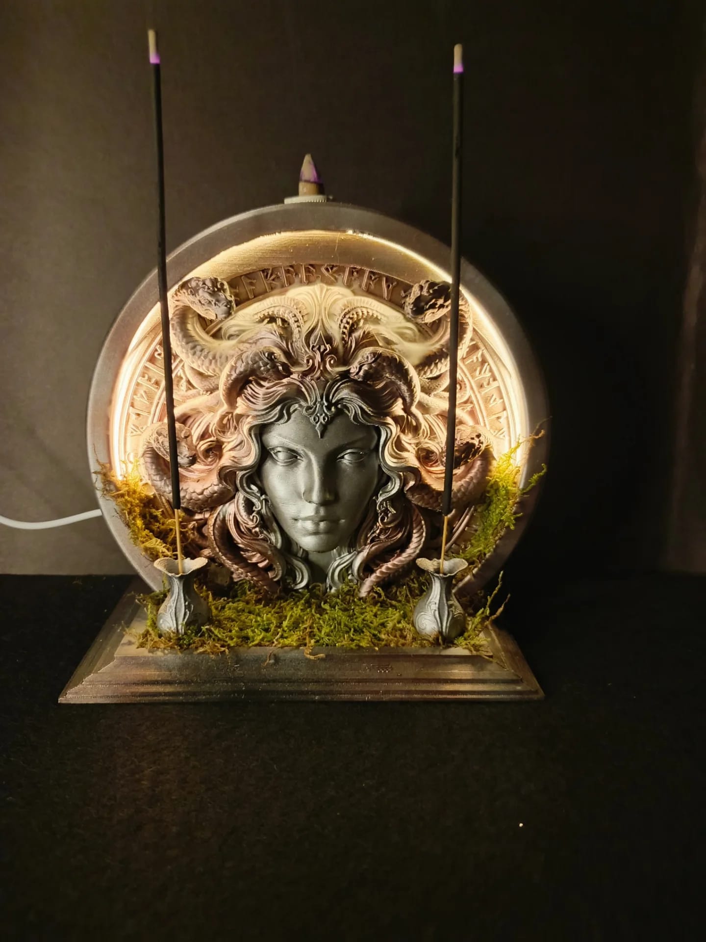 Medusa Işıklı Geri Akışlı Tütsülük El Boyaması Ledli Hediyelik Büyük Boy Dekoratif Obje