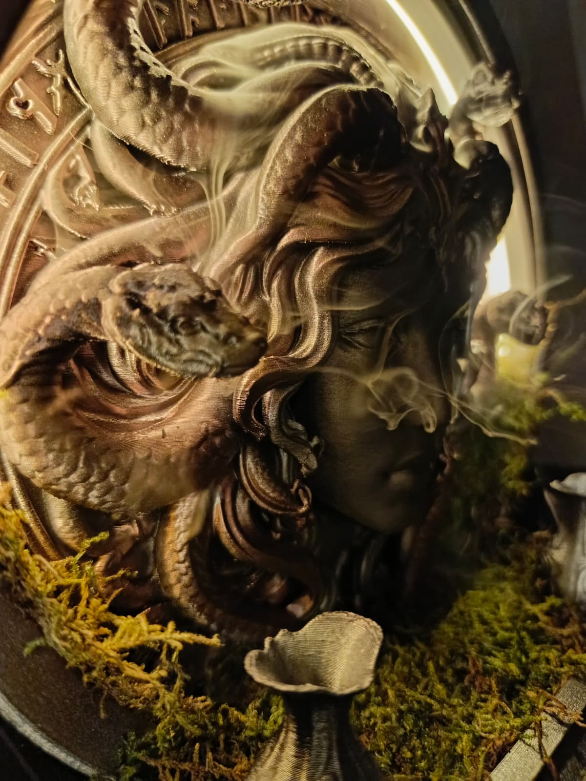 Medusa Işıklı Geri Akışlı Tütsülük El Boyaması Ledli Hediyelik Büyük Boy Dekoratif Obje