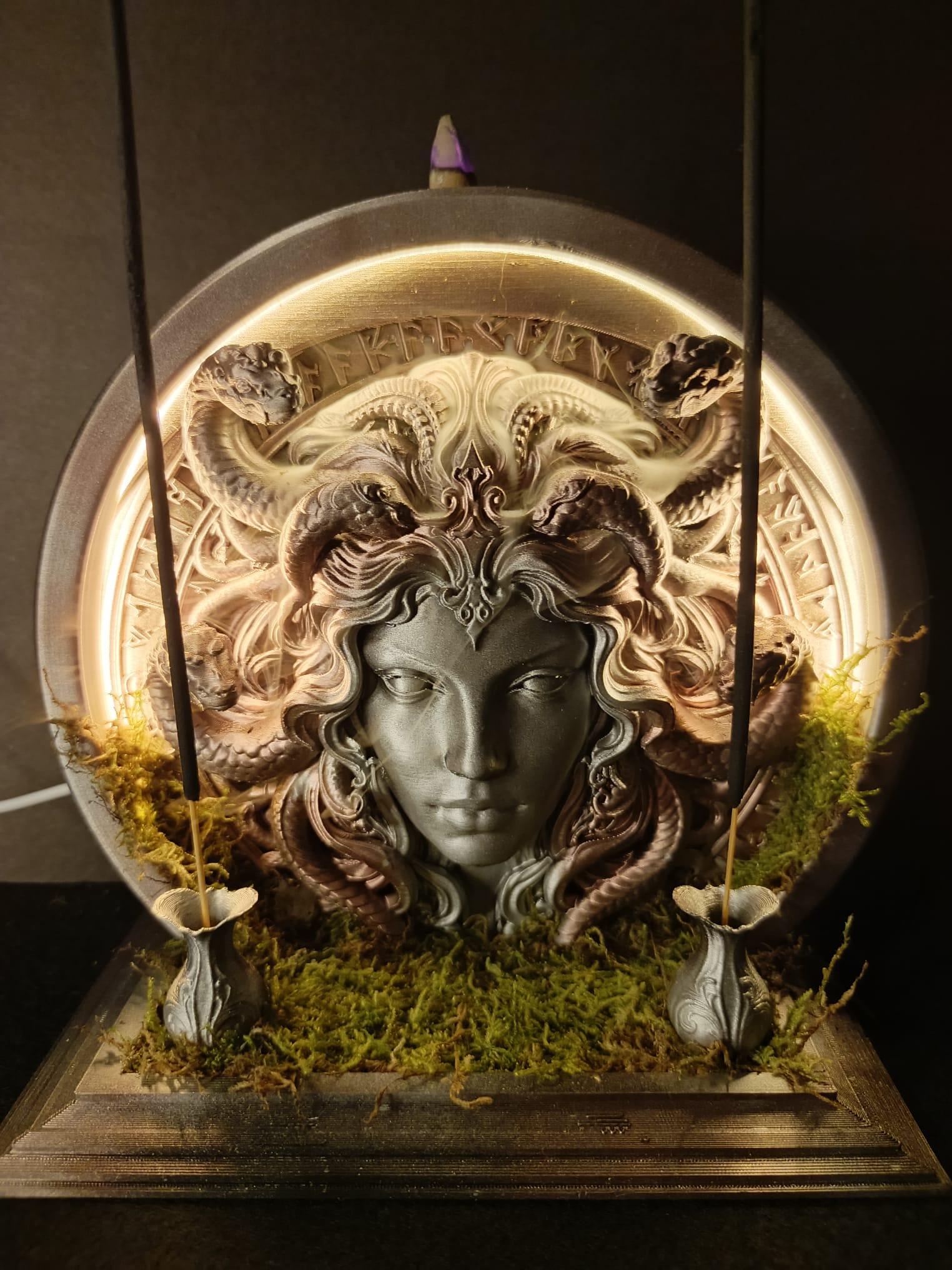 Medusa Işıklı Geri Akışlı Tütsülük El Boyaması Ledli Hediyelik Büyük Boy Dekoratif Obje