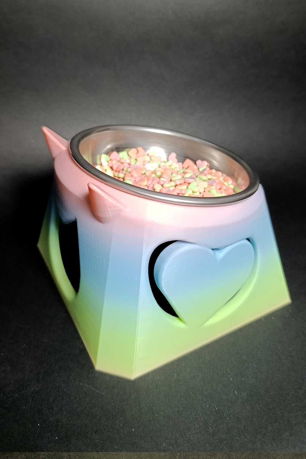 Luci Yüksek Ayaklı Kedi Mama Kabı - Boyun Koruyucu Eğik Tasarım - Anti-Stres Metal Kase Rainbow