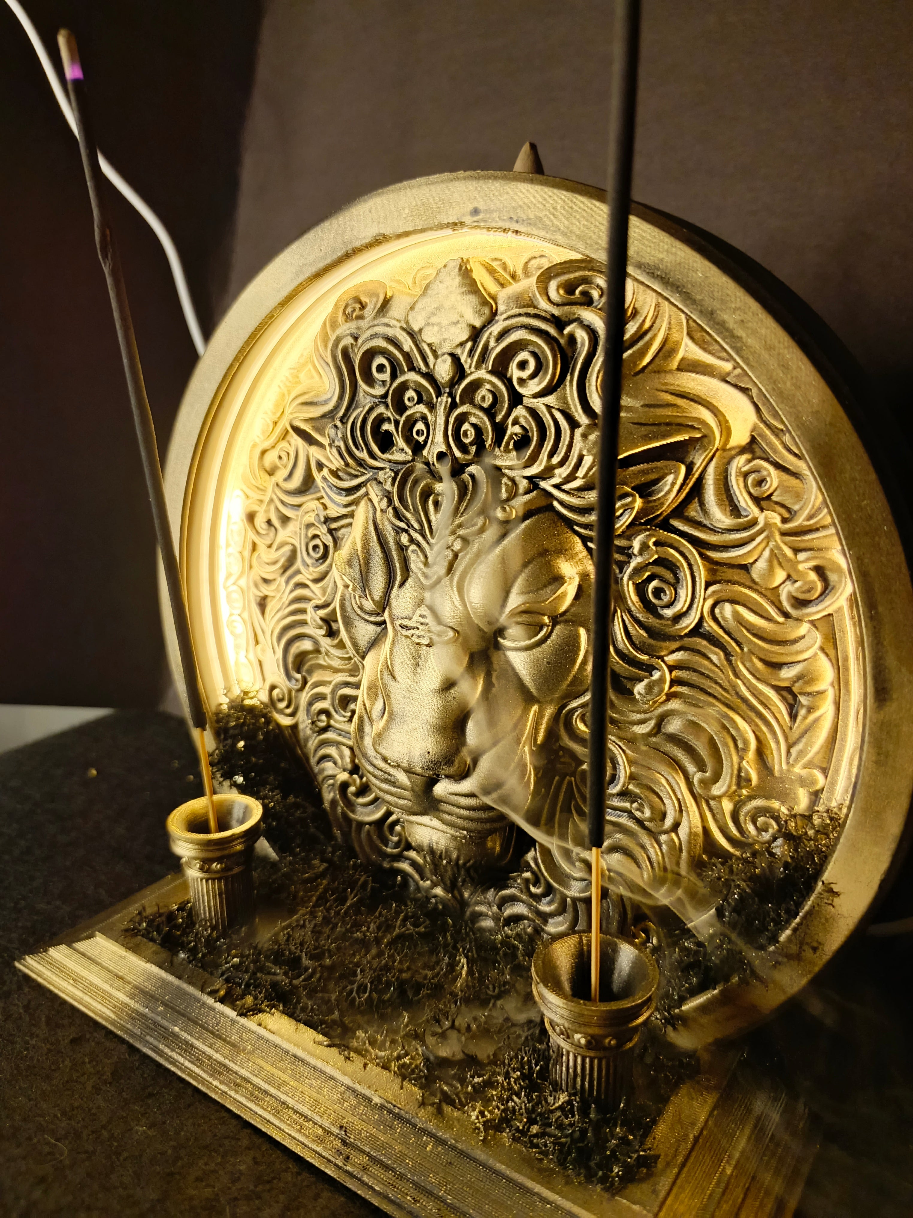 Aslan Burcu Ledli Tütsülük | Güç ve Zarafeti Bir Arada Sunan Dekoratif Gece Lambası
